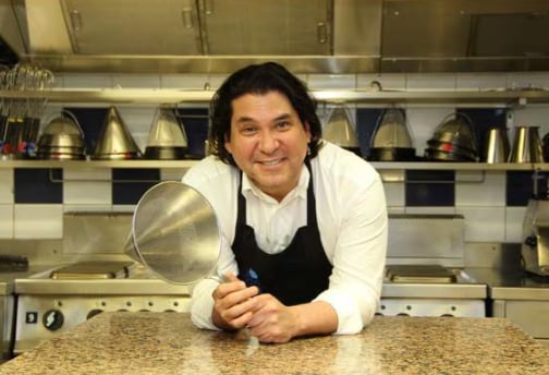 Gastón Acurio es hermano de María Beatriz Acurio, la madre del tenista peruano Ignacio Buse.