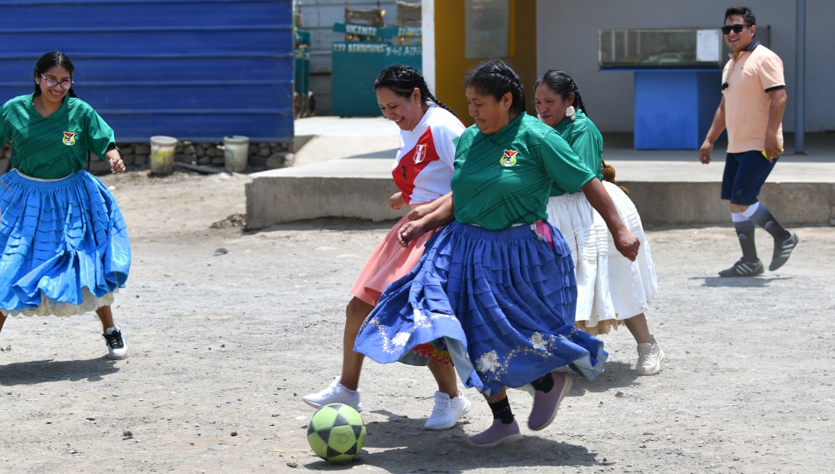 Comerciantes del Mercado Tierra Prometida adelantaron la previa del Perú vs. Bolivia