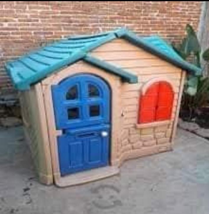 La madre de familia Elsa Cabanillas Calderón (39), denunció que un delincuente robó una casita de juguete que donaron para su hijita enferma. (foto: Mónica Rochabrum/Trome)