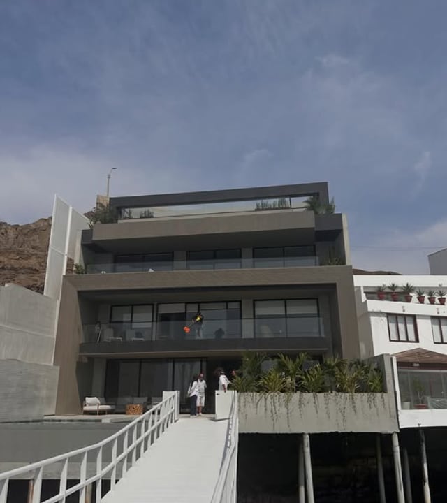 Así luce la nueva y lujosa casa de Gisela Valcárcel frente a la playa.