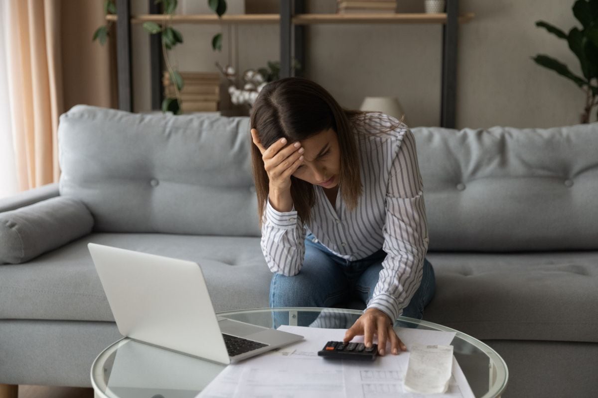 No emplees el efectivo de una tarjeta de crédito para cancelar las deudas generadas por otra y lo que es peor, solicitar más tarjetas con el mismo objetivo. Foto: iStock.