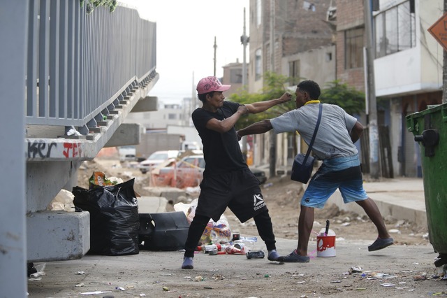Recorrido después de los festejos de Año Nuevo al amanecer en las calles de Lima. Foto: Joseph Angeles/@photo.gec