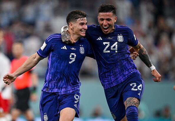 Julián Álvarez y Enzo Fernández, exjugadores de River Plate, ganaron en Qatar el primer Mundial de sus carreras. (Foto: Getty Images)