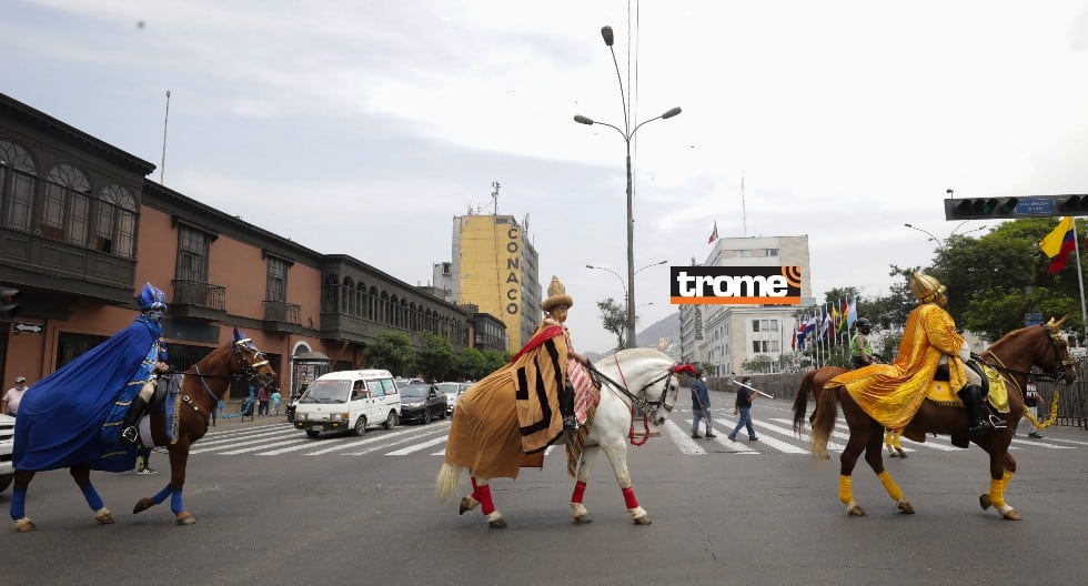 Policías realizan representación de la Bajada de Reyes en Lima. (Entrevista: Isabel Medina / Trome / Fotos: Britanie Arroyo)