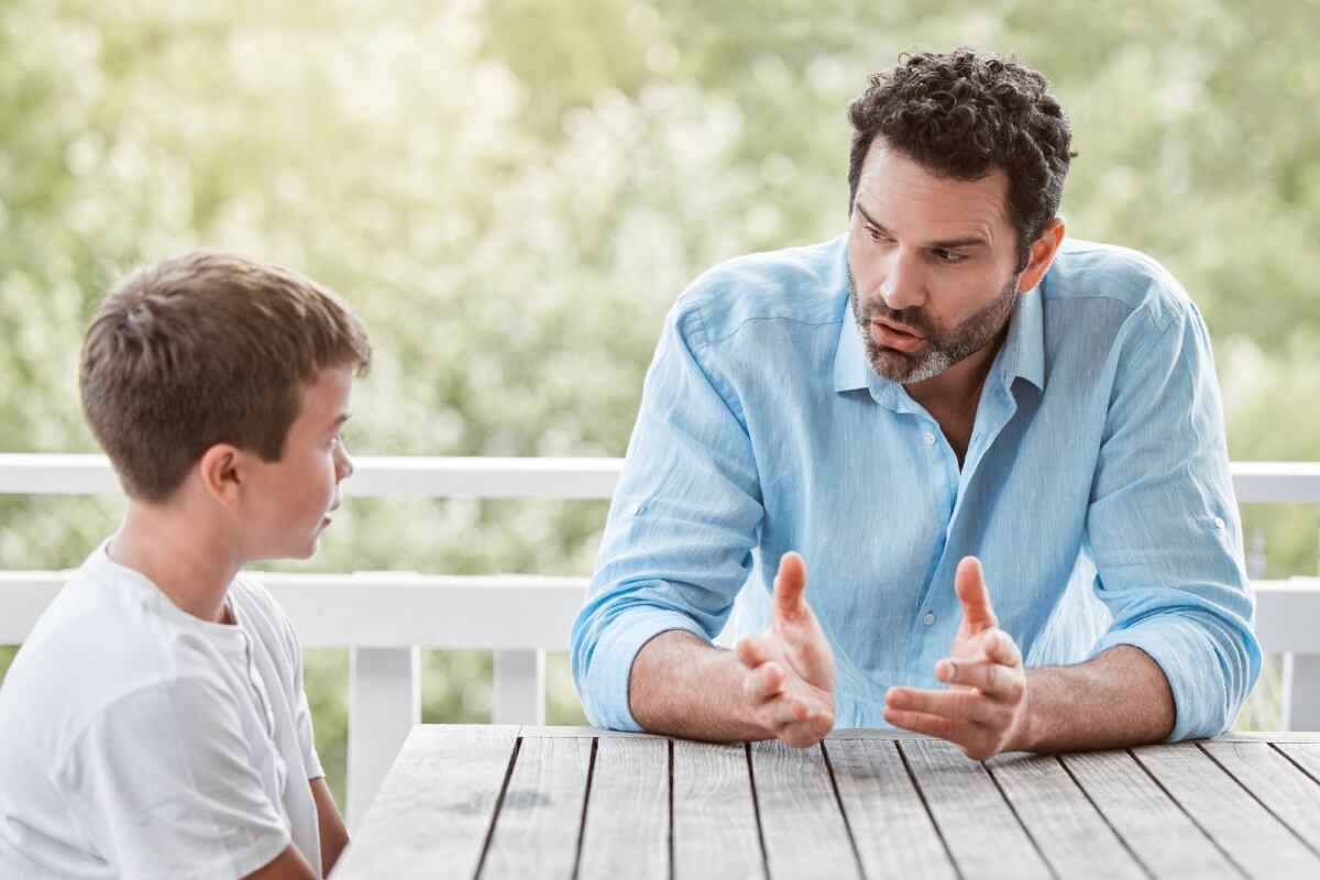 ¿Cómo poner límites a los hijos de mi pareja? Foto: Istock.