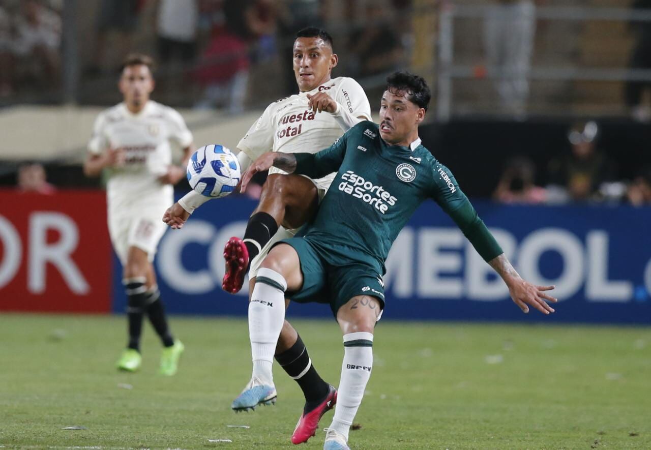 Universitario debe visitar a Goiás en plena recta final del Apertura (Foto: Violeta Ayasta / @photo.gec)