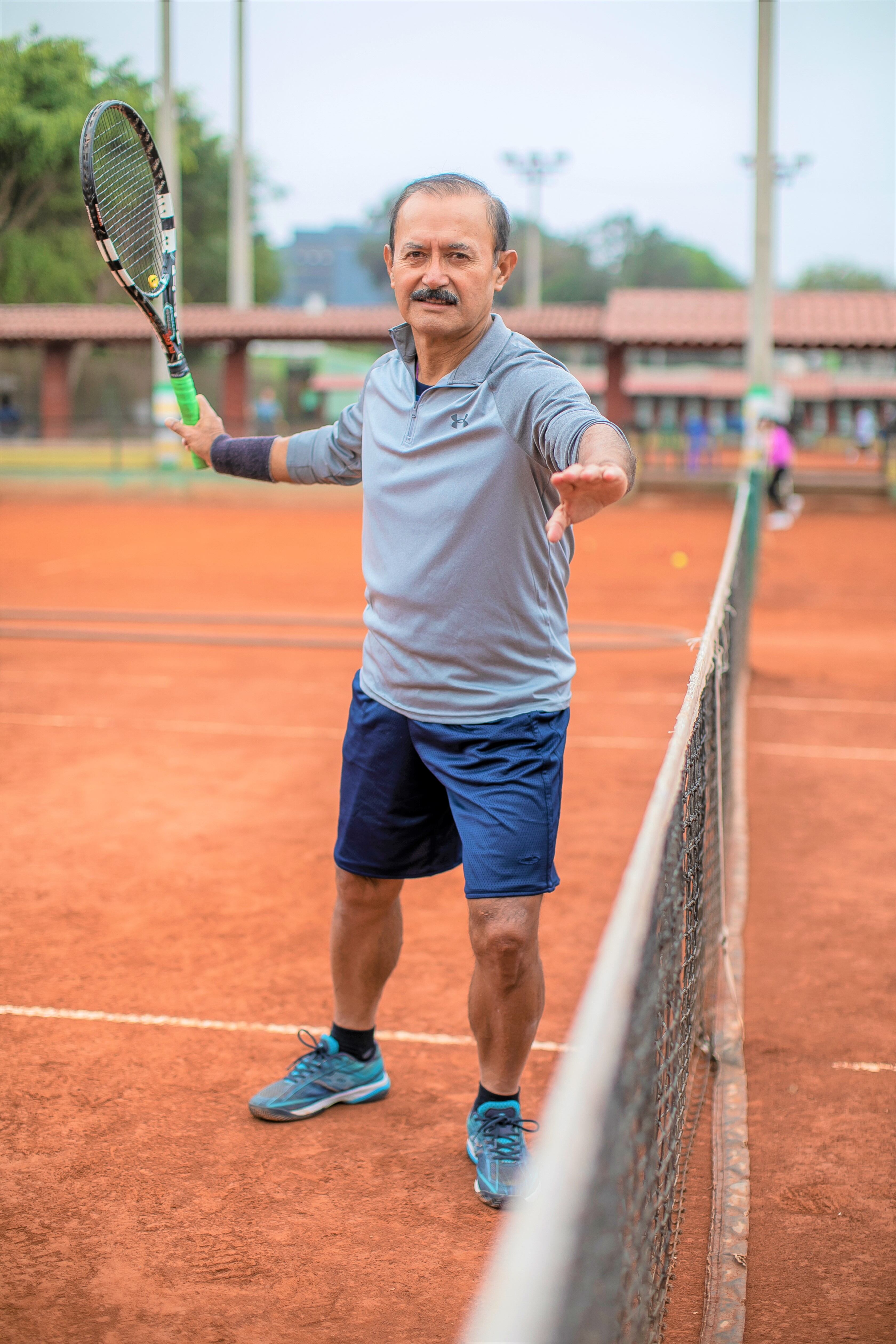 El excomandante general del Ejercito lanza sus 'raquetazos'. (Foto: Julio Reaño)
