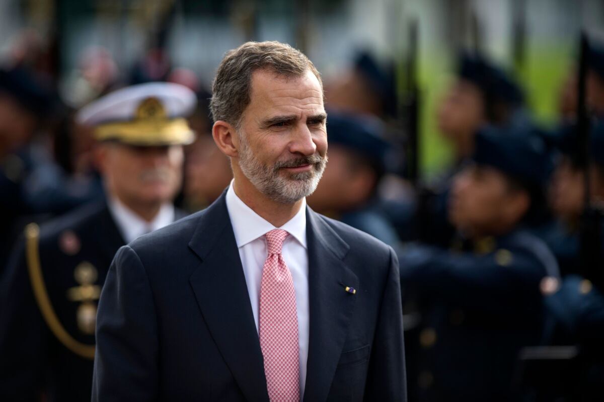 los reyes de España, Felipe y Letizia, dijeron que sintieron “profunda tristeza al recibir la noticia del fallecimiento”.(Foto: AFP / ERNESTO BENAVIDES).
