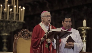 Monseñor Carlos Castillo condenó últimos ataques contra la mujer, durante misa en la Catedral