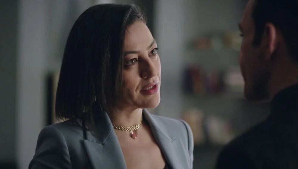 Seda sugiere que Neva también debe ser considerada sospechosa en "Secretos de familia" (Foto: Ay Yapım)