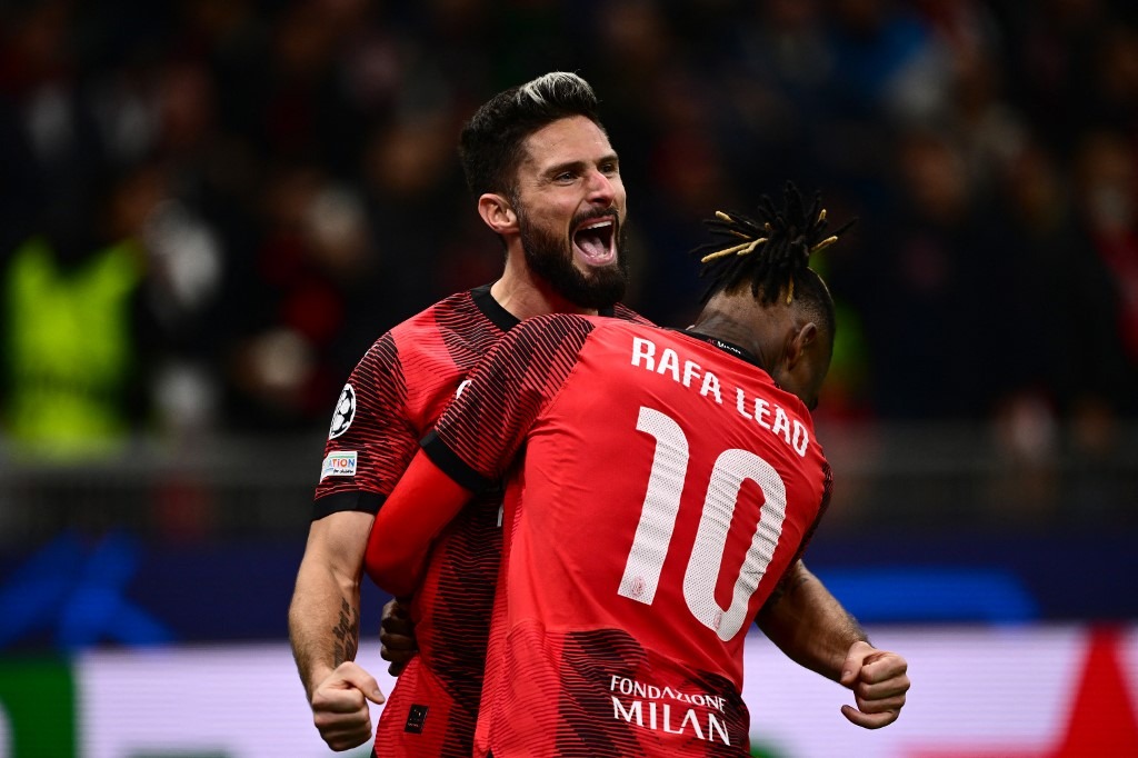 AC Milan logró un valioso triunfo en su duelo ante PSG por la cuarta fecha de la Champions League. (FOTO: Marco BERTORELLO / AFP)