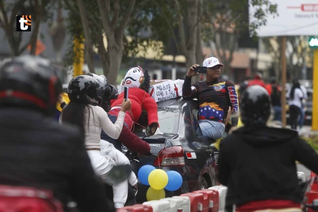 Ciudadanos venezolanos salen a las calles. Esperan la derrota de Nicolás Maduro
en las elecciones. (Foto: Mario Zapata @gec)
