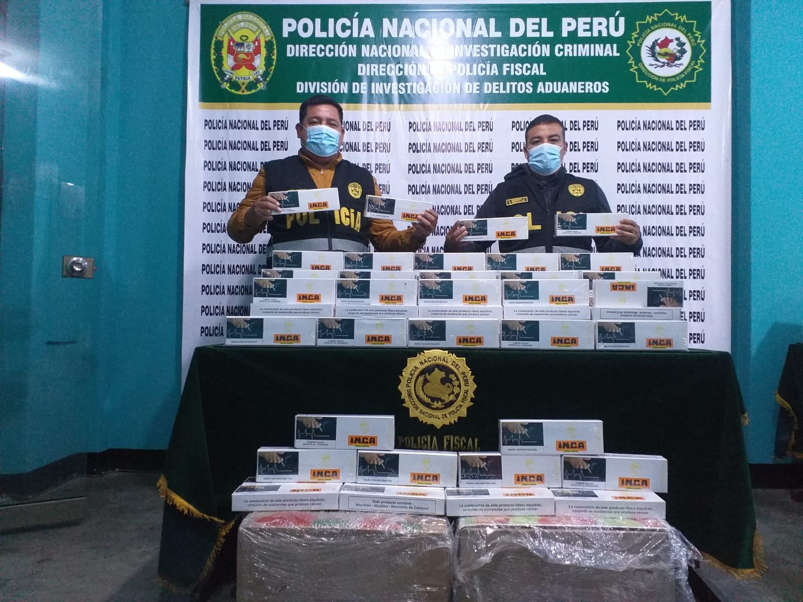 Policías de la Dirección de la Policía Fiscal decomisaron cigarrillos y bicicletas de contrabando en dos importantes operativos en Pucusana y el Callao. El monto de lo incautado asciende a más de dos millones y medio de soles.