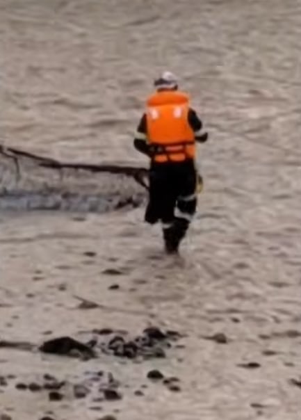 Imagen del policía antes de ser arrastrado por el río Rímac al intentar rescatar a un perrito.