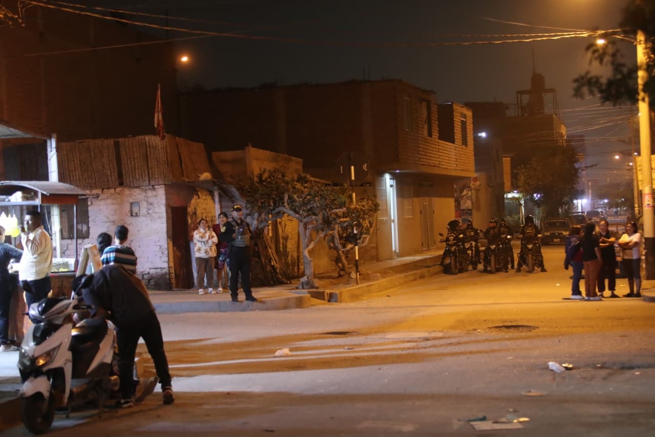Una balacera en el asentamiento humano Tiwinza de Sarita colonia, en el Callao, dejó al menos 5 heridos. (Foto: Jesús Saucedo / @photo.gec)