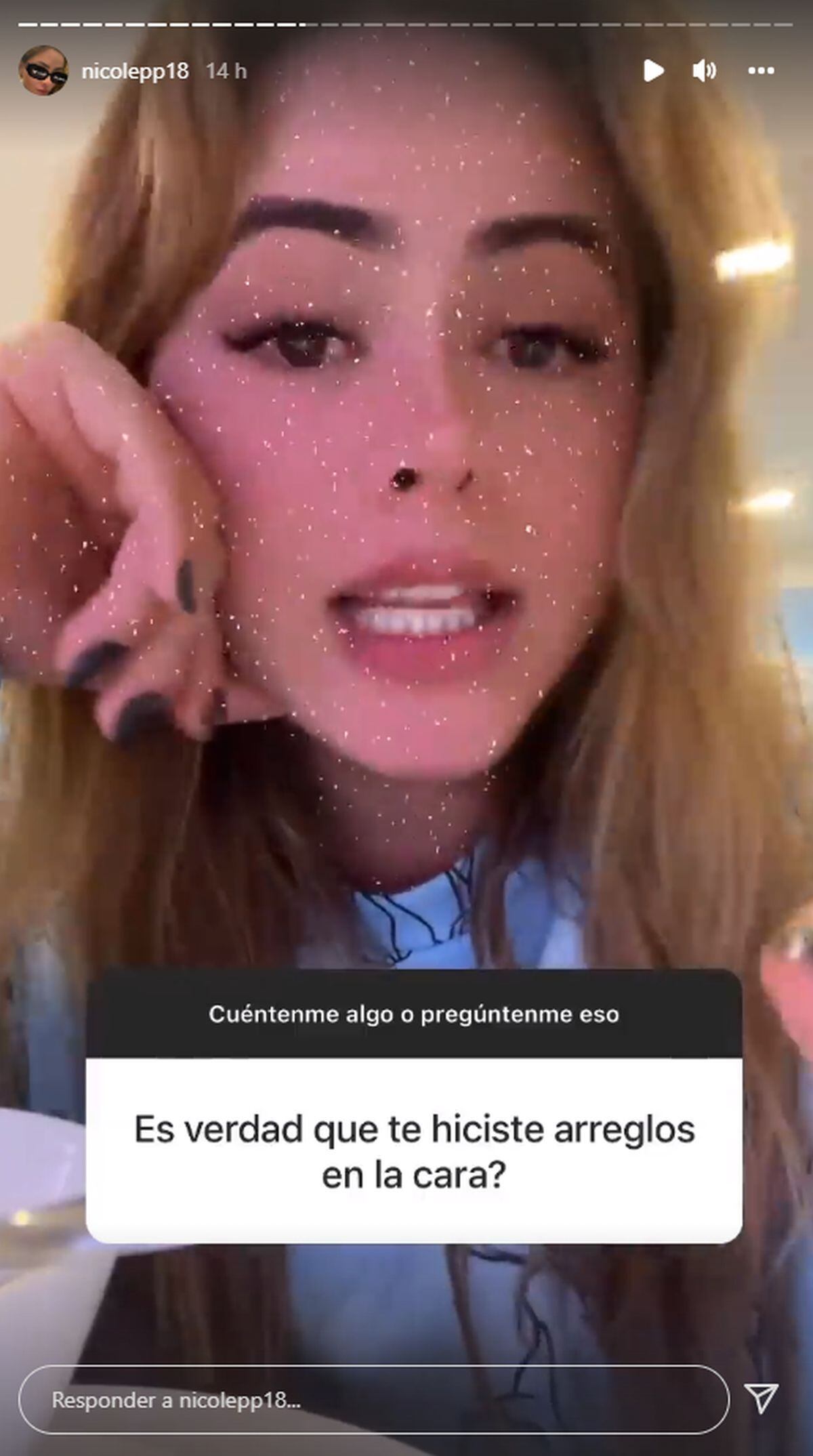 Su rostro cuando le preguntan si se hizo "arreglitos" (Foto: Nicole Peña / Instagram)