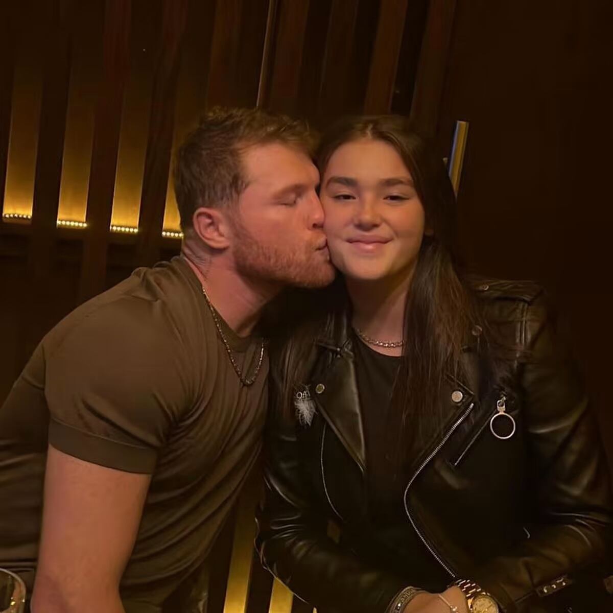 Saúl “Canelo” Álvarez y su hija Emily Cinnamon durante una cena (Foto: Canelo/ Instagram)