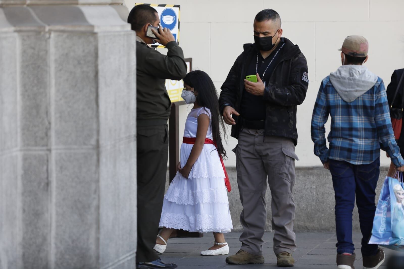 Llegada de niños a la celebración del cumpleaños de la hija menor del jefe de Estado en Palacio de Gobienro. (Foto: César Bueno @photo.gec)