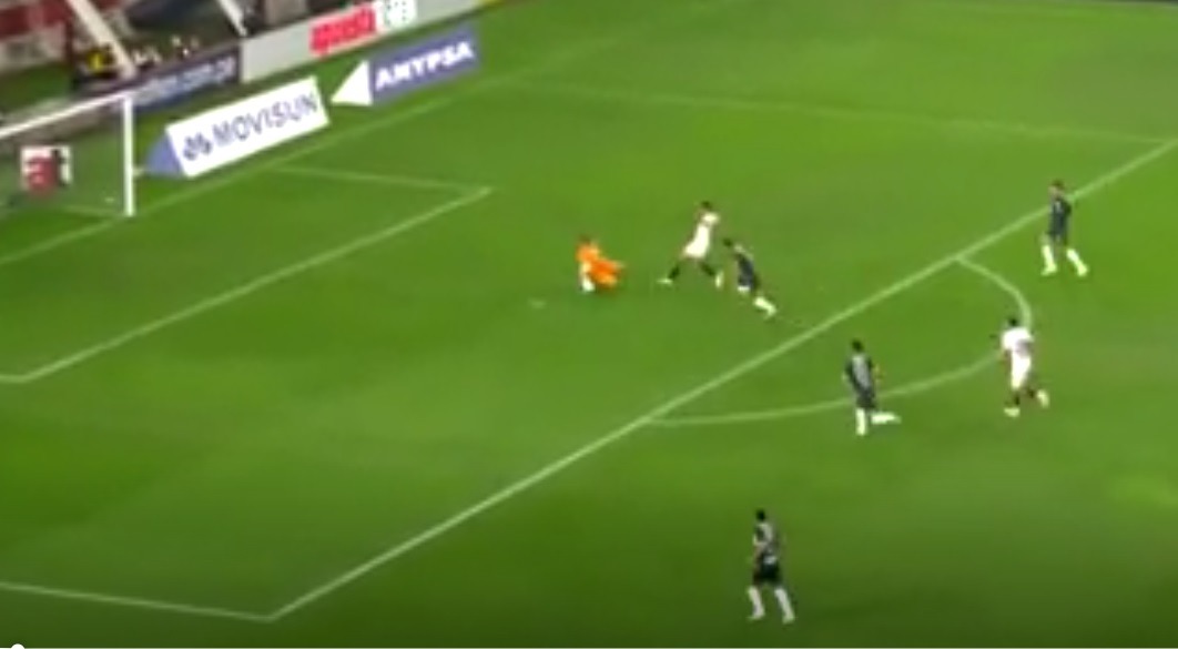 Martín Pérez Guedes falló ante Angelo Campos (Captura GOL Perú)