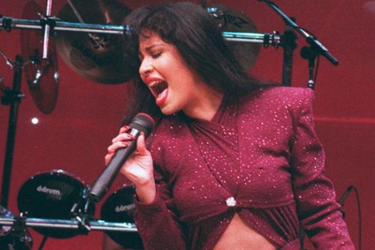 Selena Quintanilla fue nombrada "la artista latina más influyente y de mayores ventas de la década de 1990" por la revista Billboard, así como ser la única artista femenina en haber tenido cinco álbumes al mismo tiempo clasificados en la lista Billboard 200. (Foto: EMI Music)
