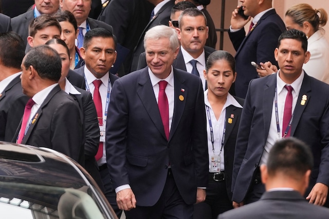 José Antonio Kast, presidente de Chile, a su llegada a la toma de mando de Keiko Fujimori como presidenta del Perú. Foto: AP Photo/Martin Mejia