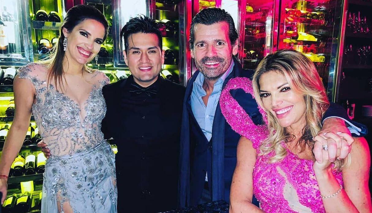 Jessica Newton junto a su esposo, el español Fernando Sánchez de Lamadrid, su hija Cassandra y Deivys Orosco. (Foto: @casemaze)