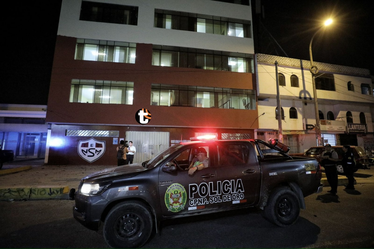 Director señaló que habrá presencia policial permanente tanto en el ingreso y salida de los estudiantes. Foto: Joel Alonzo/ @photo.gec