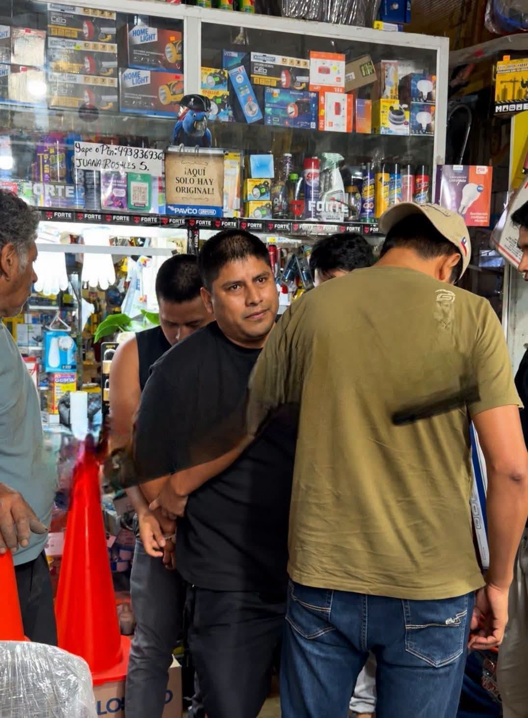 Barranca: También fue detenido un civil implicado en transacción.