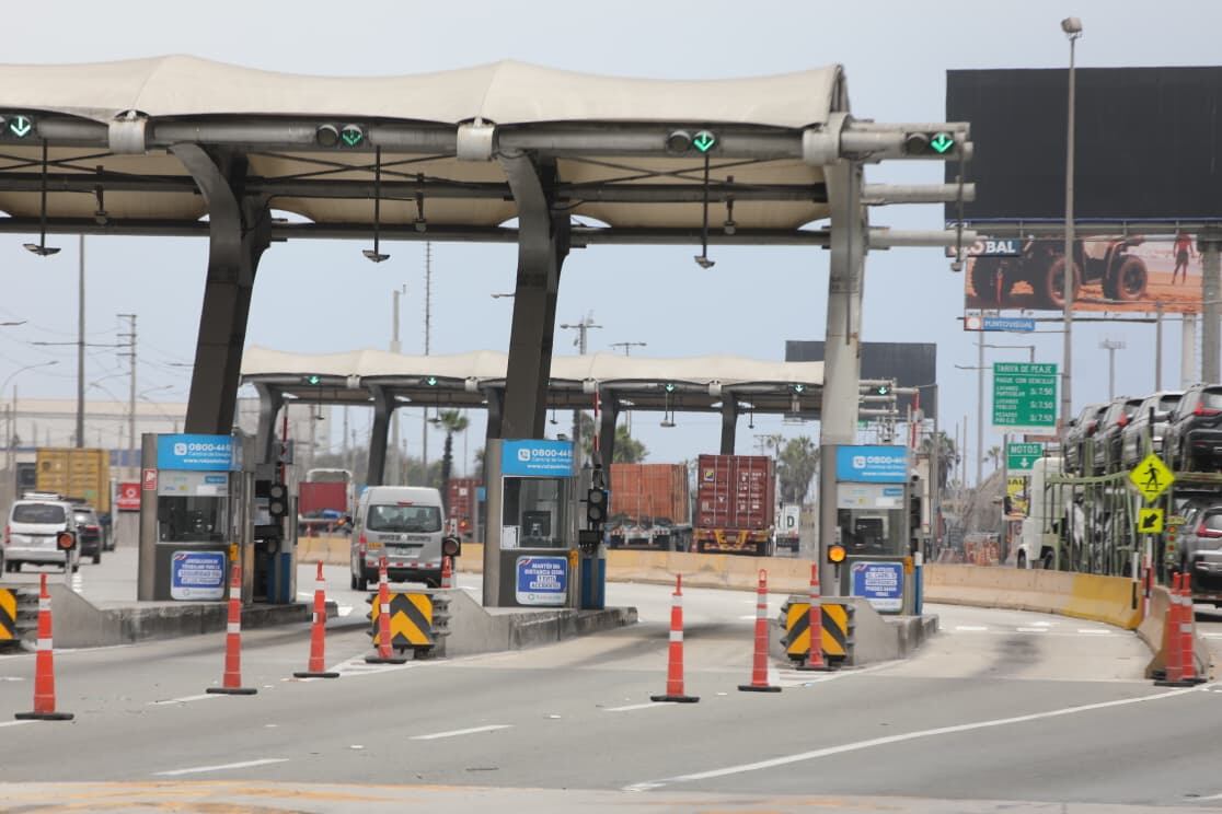 “Pese a rechazar categóricamente esta arbitraria decisión, RDL ha dado inmediato cumplimiento a la misma y suspendido el cobro de los peajes en el tramo Panamericana Sur en resguardo de nuestros trabajadores y usuarios y en aras de evitar cualquier tipo de agitación social”, dijo Rutas de Lima en un comunicado.