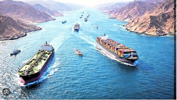 El estrecho de Ormuz es un paso marítimo estratégico y estrecho de aproximadamente 33 km de ancho. Foto: difusión