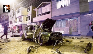 Atentado en Los Olivos: Bombazo destruye auto y daña siete casas