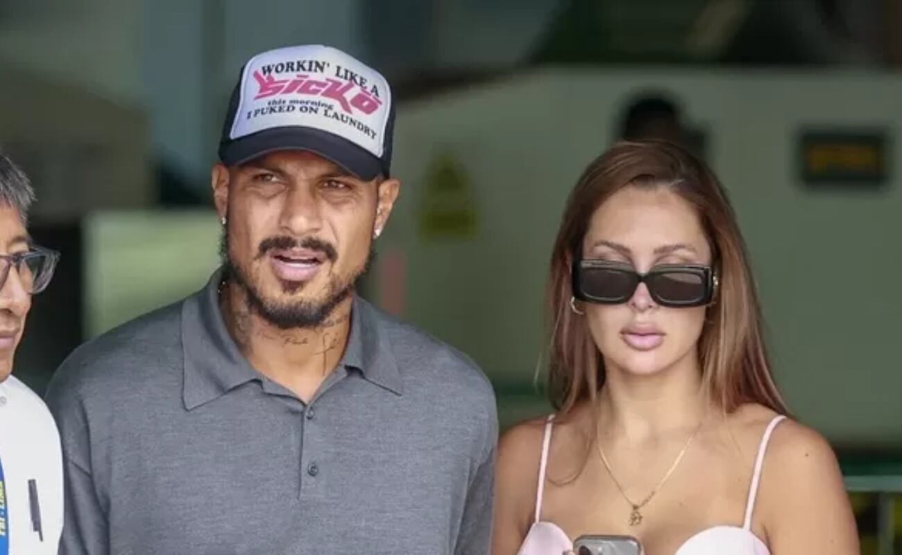 Paolo Guerrero y Ana Paula Consorte llegando a Lima.