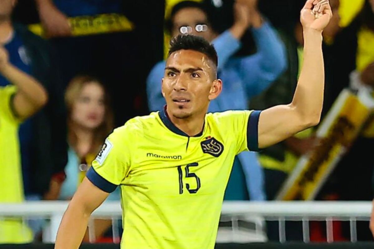 Ángel Mena festeja el 1-0 de Ecuadro ante Chile en Quito (Foto: Reuters)