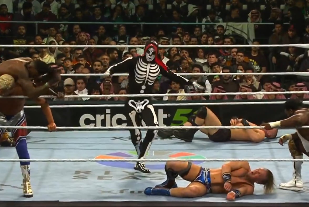 La Parka sacó caras por los latinos en WWE Royal Rumble. (Captura Netflix)