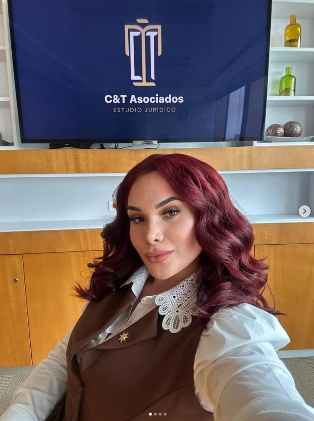 Artista abrió su estudio jurídico C&T Asociados. Foto: Instagram Génesis Tapia.