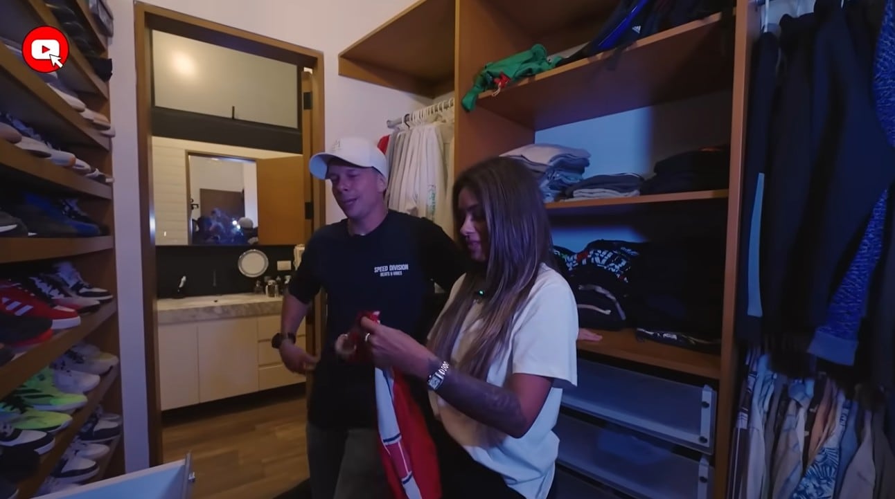 Shirley Arica recorre la casa de soltero de Mario Hart.