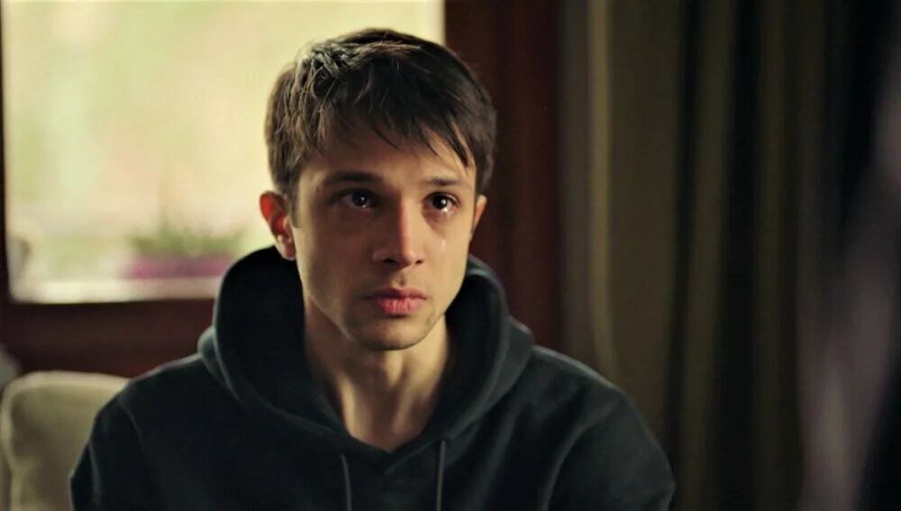 Çinar se siente culpable en la telenovela turca "Secretos de familia" (Foto: Ay Yapım)