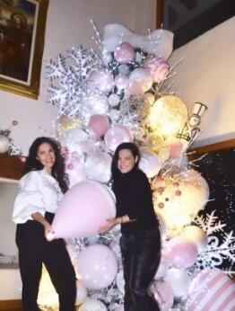 Su icónico árbol en tonos blancos fue elogiado en las redes sociales (Foto: Maite Perroni / Instagram)