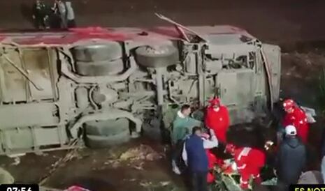 Barranca: Seis fallecidos y 50 heridos por volcadura de bus en carretera | VIDEO