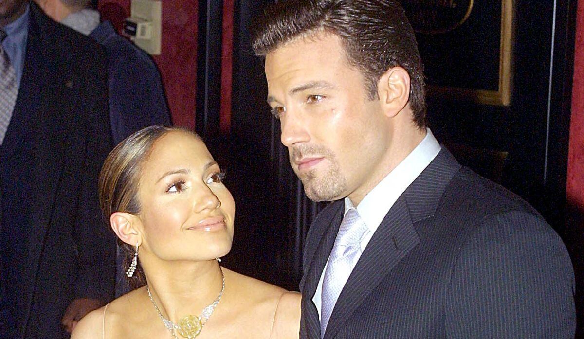 En el 2002, la pareja inició un romance tras grabar juntos la película “Gigli”. Sin embargo, acabaron en el 2004 cuando faltaban semanas para la boda. Mucho se dijo sobre la culpa de los paparazzis y la prensa rosa en el fin de la relación. (Foto: Doug Kanter / AFP)