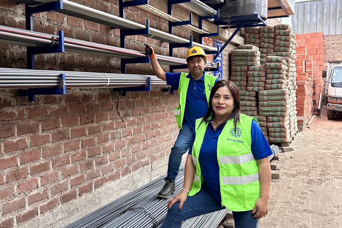 Conoce la historia de esta pareja que lleva más de 25 años trabajando juntos en su ferretería y cómo la confianza de sus clientes los convirtió en referentes de la construcción. Foto: Estefany Valladares.