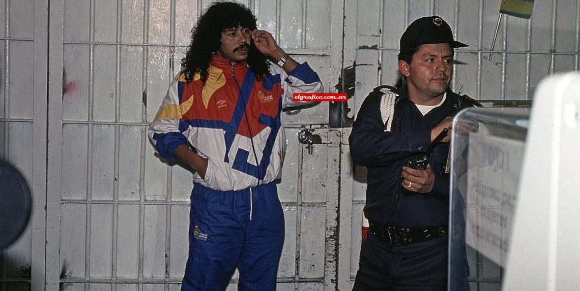 René Higuita cuando fue encarcelado en 1993 (Foto: El Gráfico)