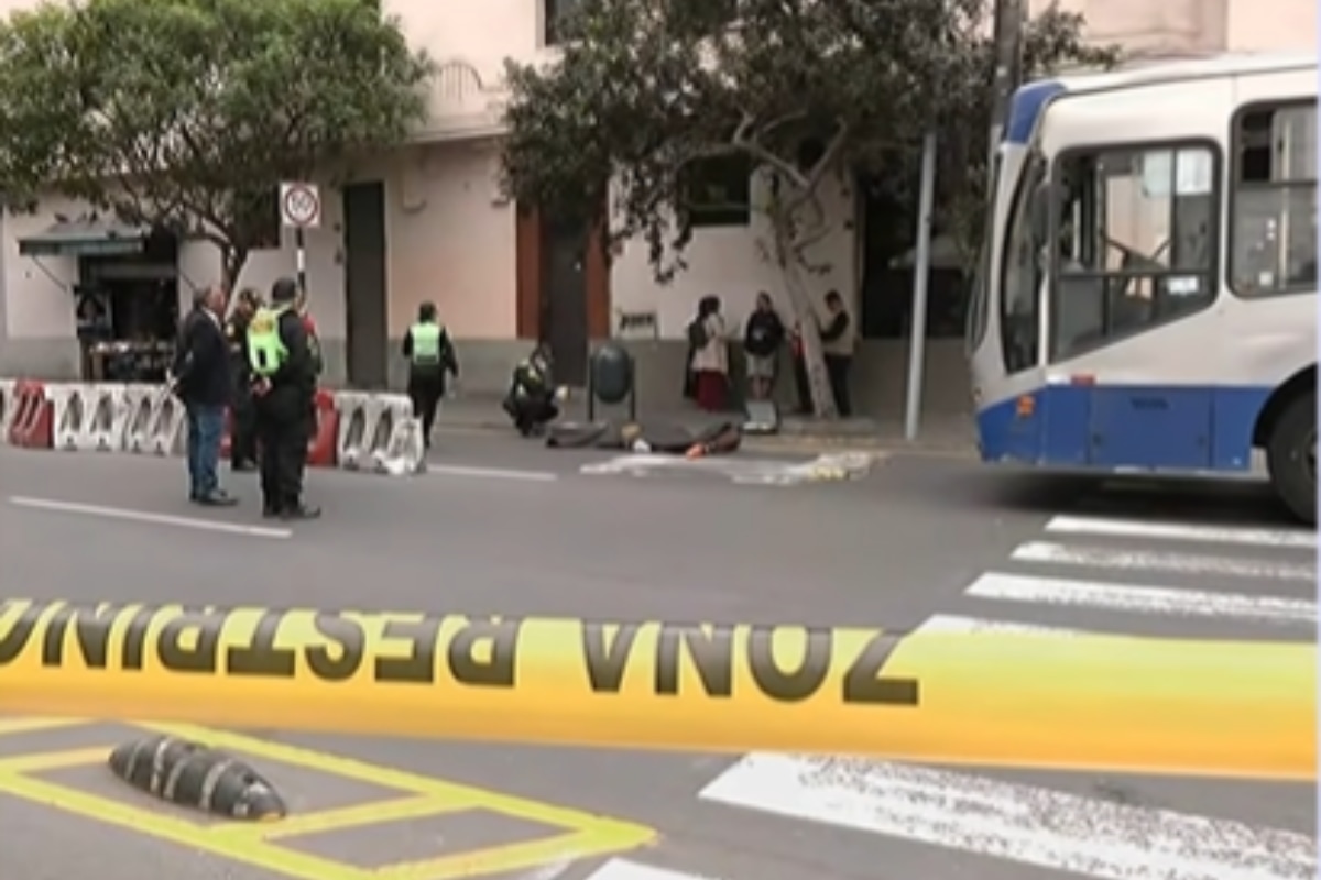 Orientadora de la ATU fallece tras ser atropellada por bus del Corredor Azul
