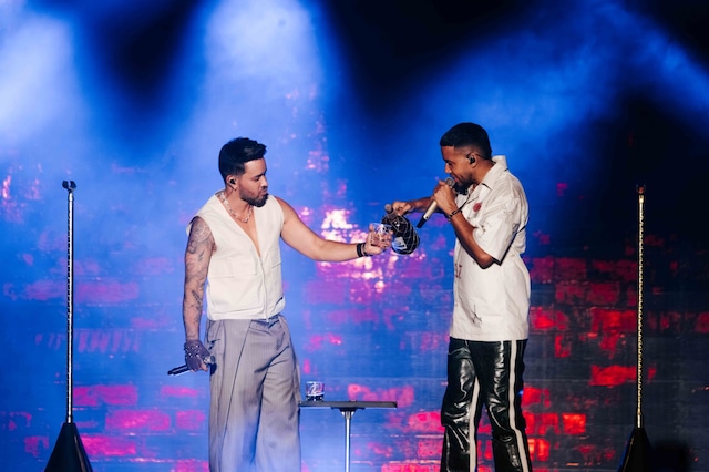 Romeo Santos y Prince Royce hicieron cantar a miles en el Estadio Nacional.