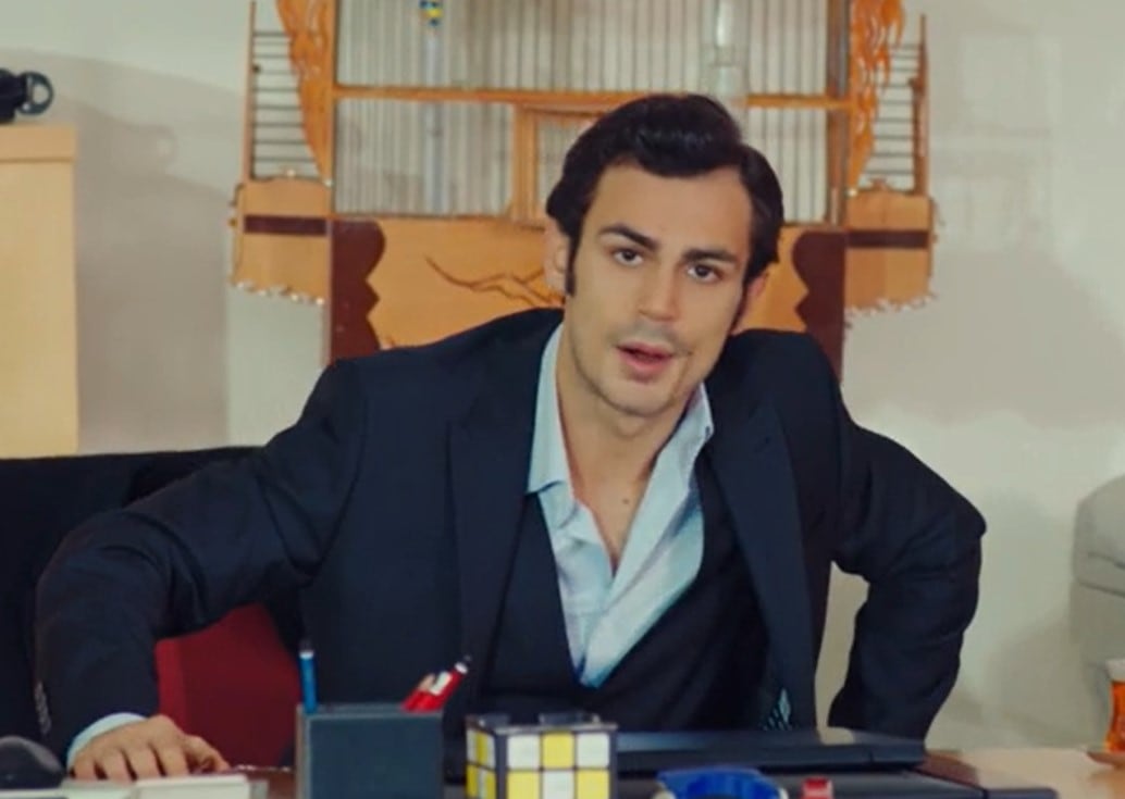 El vendedor le da un mal trato a Zeynep (Foto: Med Yapim)