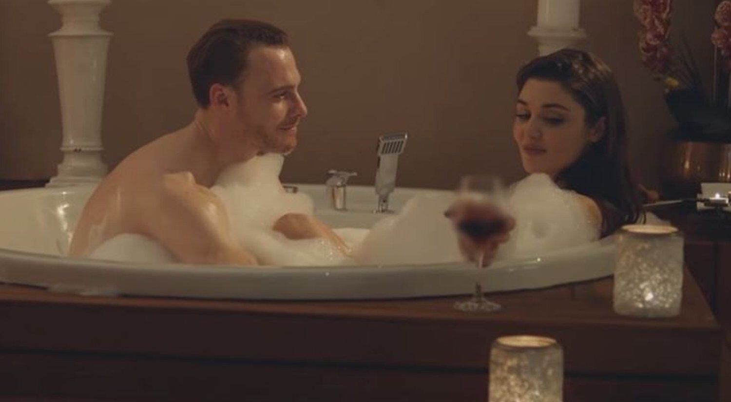 Las escenas "eróticas" de 'Love is in the air' que motivaron una sanción del Consejo Supremo de Radio y Televisión de Turquía (Foto: FOX Turquía)