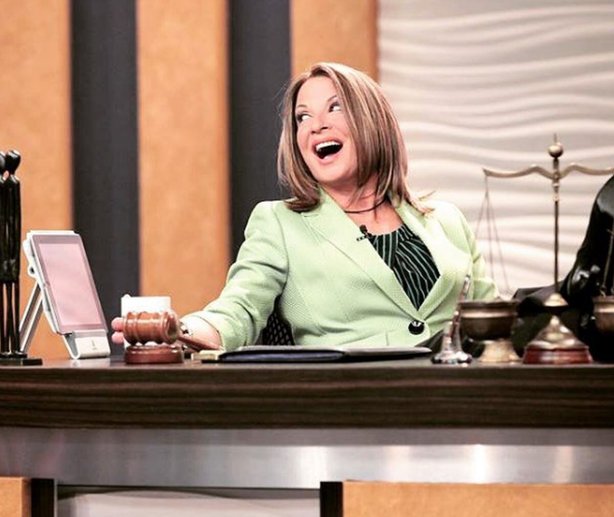 Ana María Polo en un momento divertido durante su programa "Caso cerrado" (Foto: Ana María Polo/Instagram)