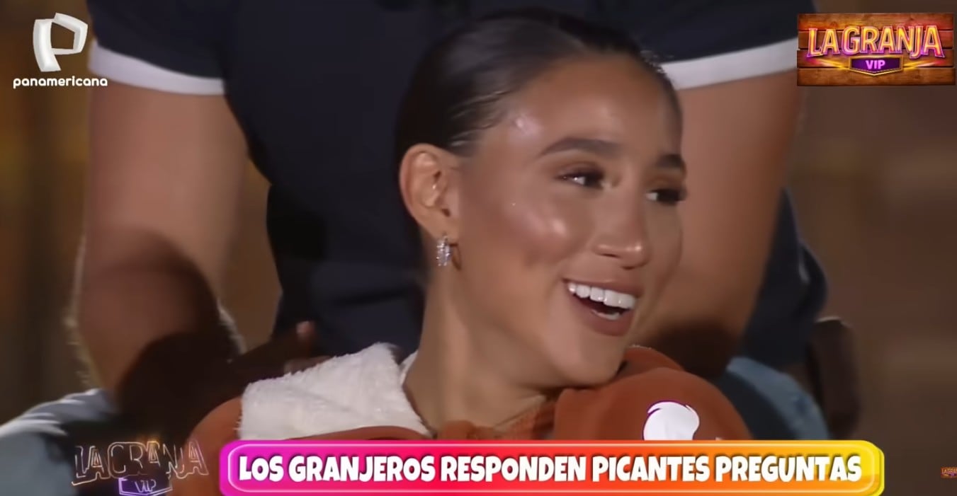Samahara escucha la respuesta de Renato.