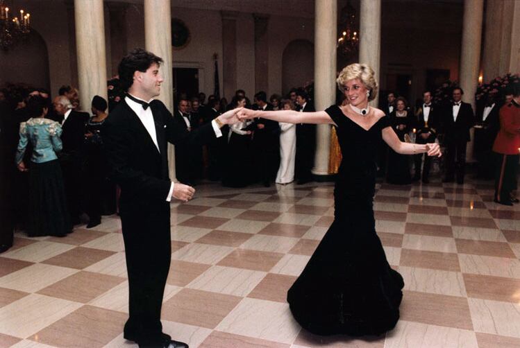 Diana bailando con John Travolta.