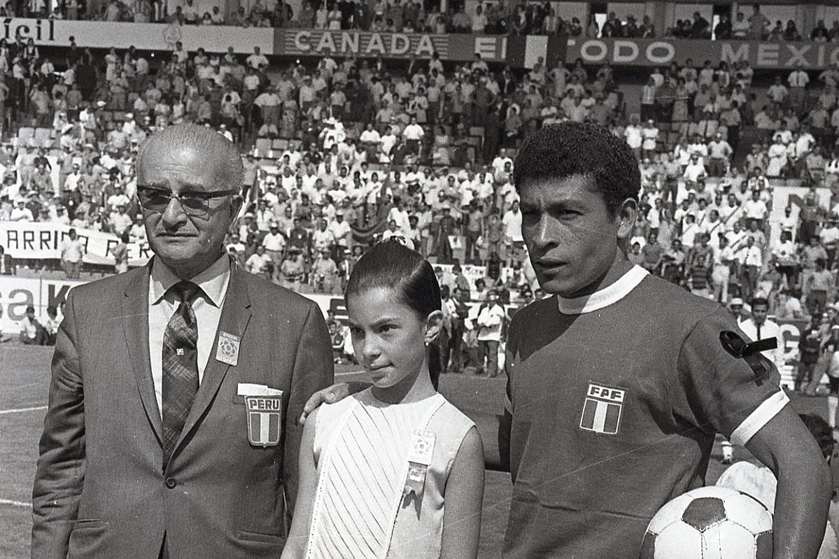 En el Mundial de México 1970 anotó su único gol en una Copa del Mundo durante el partido contra la selección de Bulgaria que terminó con un marcador de 3-2 a favor de nuestra selección luego de ir perdiendo por un marcador de 2-0. En cuartos de final enfrentó a Pelé en un emocionante partido que terminó en un triunfo de la selección brasilera por 4-2. (GEC Archivo Histórico)
